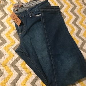 Never worn Paige Skyline Skinny jeans